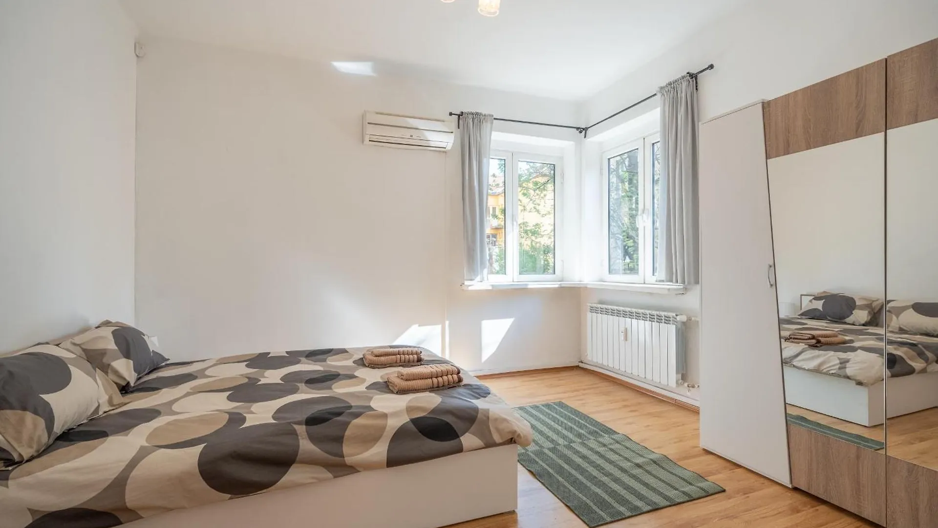 2 Bdr Central Home Next To The National Stadium Sofia Bulgarije