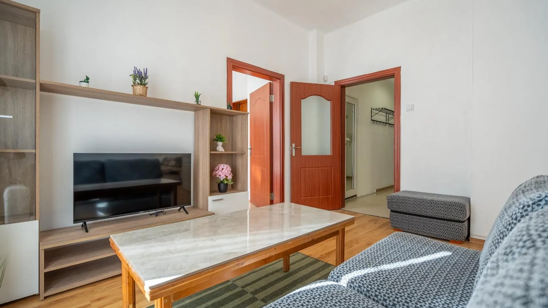2 Bdr Central Home Next To The National Stadium Sofia