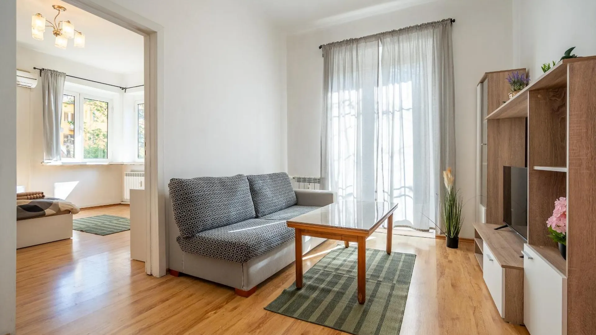 2 Bdr Central Home Next To The National Stadium Sofia
