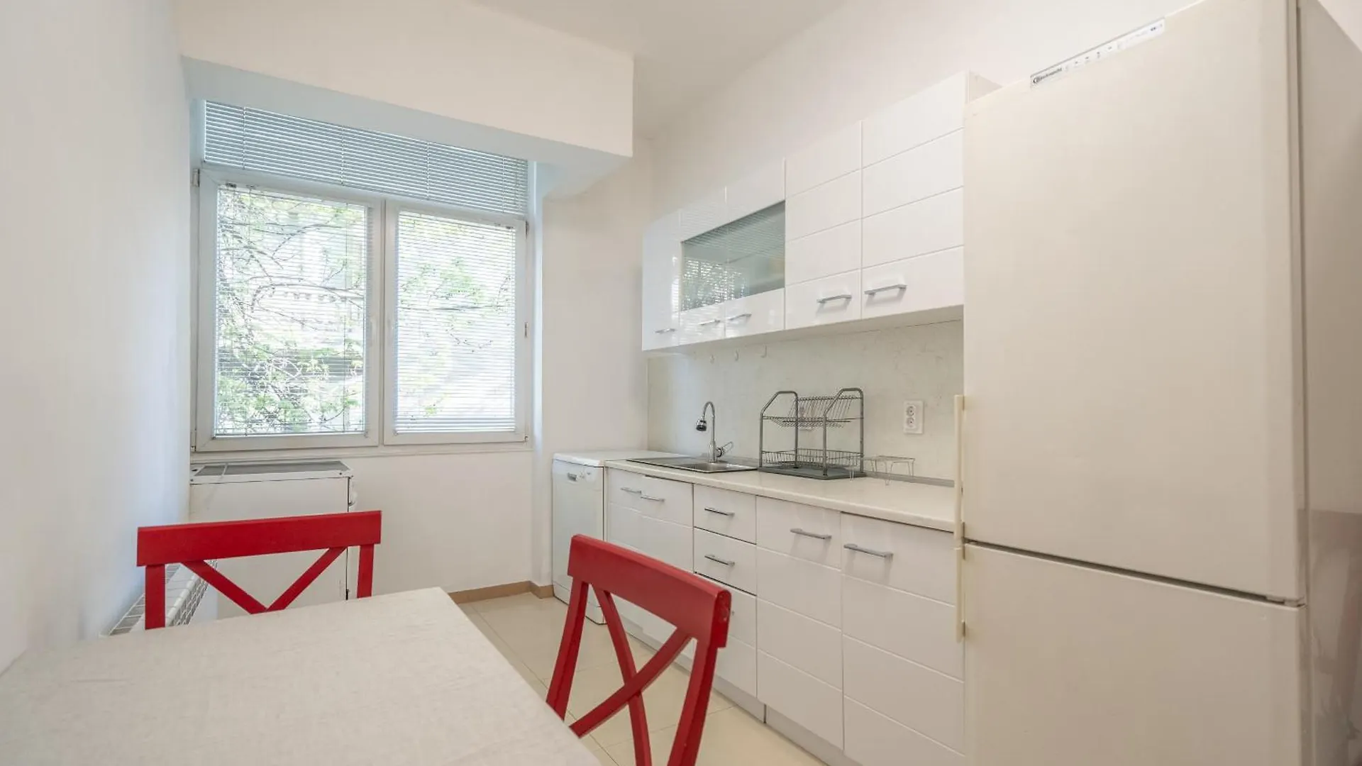 2 Bdr Central Home Next To The National Stadium Sofia